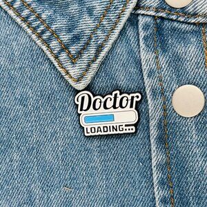 🤩New Oz Enamel Pin Doctor Loading... Medical Themed Brooch White medical gift🤩